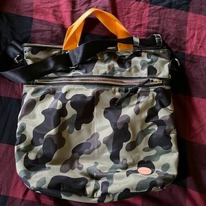 ShortyLOVE Wonder purse in camo- gently loved